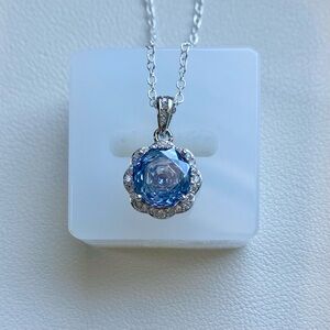 Elegant sterling Silver and rose-cut Blue Pendant Necklace